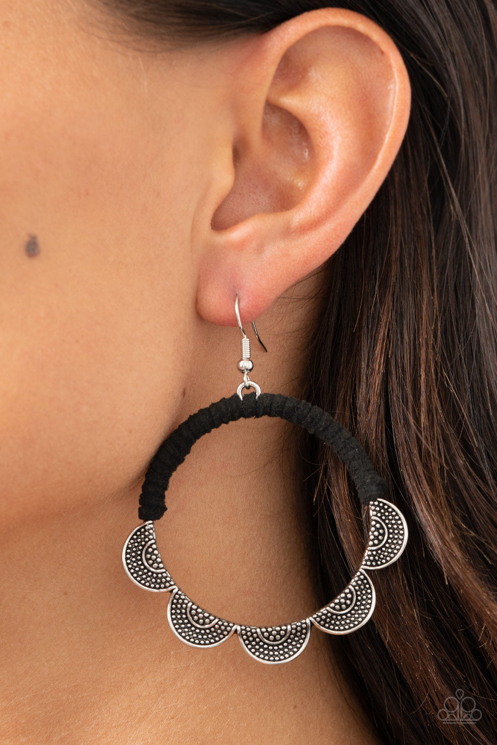 Paparazzi ♥ Tambourine Trend - Black ♥  Earrings