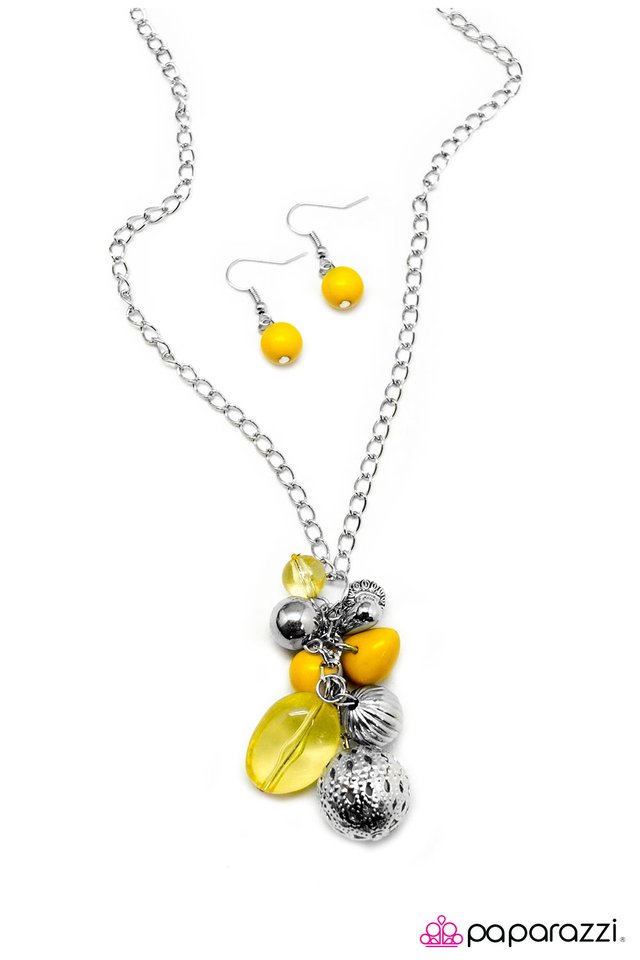 Paparazzi ♥ Pep In My Step - Yellow ♥ Necklace