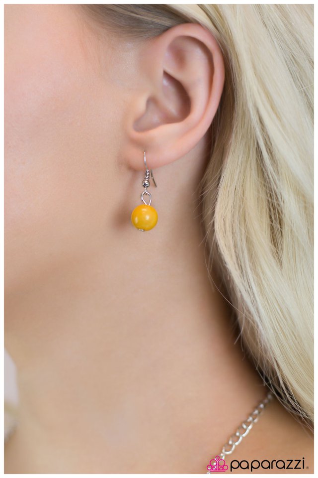 Paparazzi ♥ Pep In My Step - Yellow ♥ Necklace