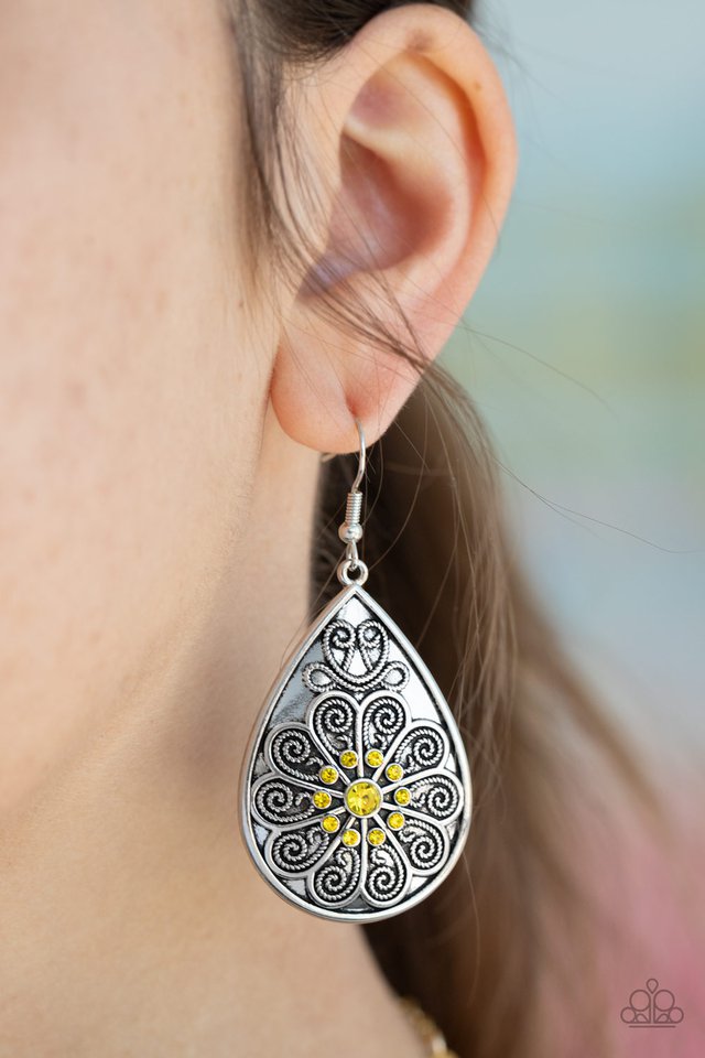 Paparazzi ♥ Banquet Bling - Yellow ♥ Earrings
