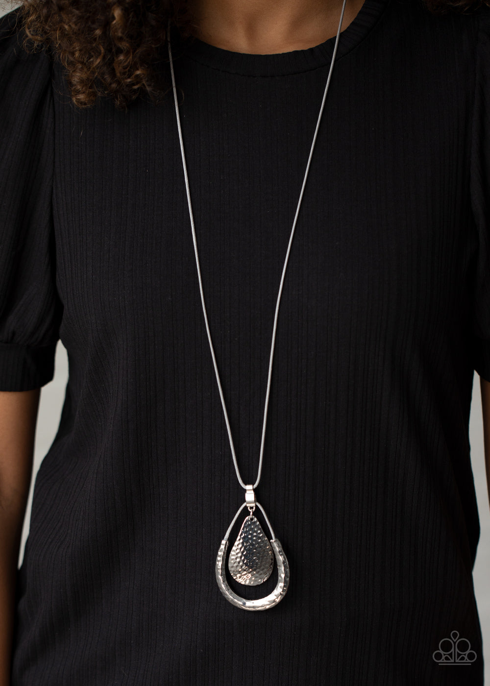 Paparazzi ♥ Texture Trekker - Silver ♥  Necklace
