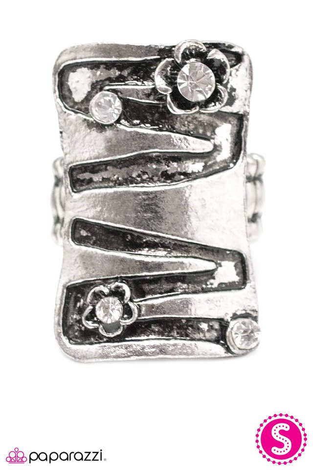 Paparazzi ♥ Tiki Couture - Silver ♥ Ring