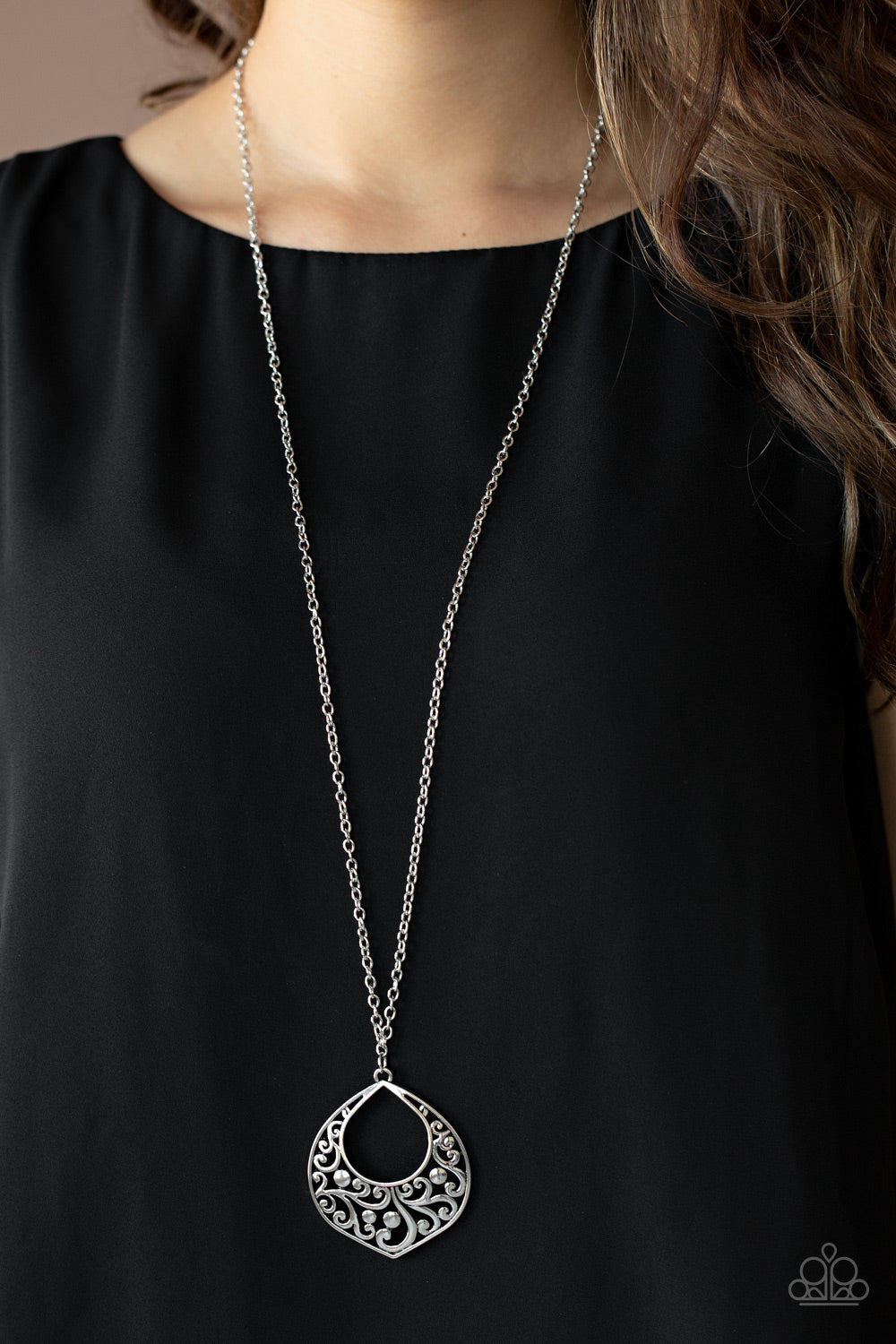 Paparazzi ♥ Venetian Vineyards - Silver ♥  Necklace