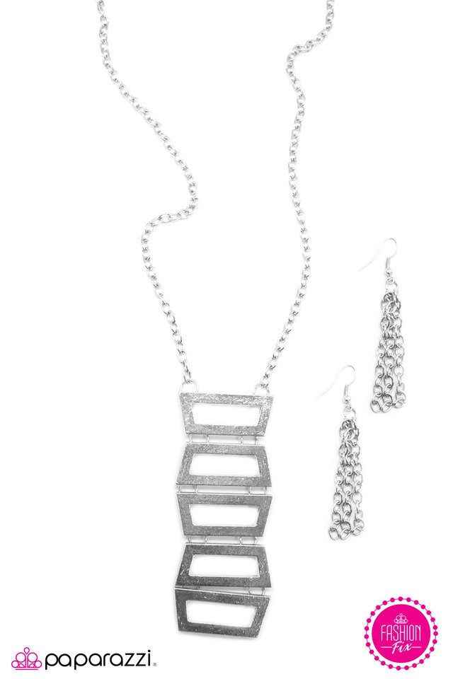 Paparazzi ♥ Frame By Frame - Silver ♥ Necklace