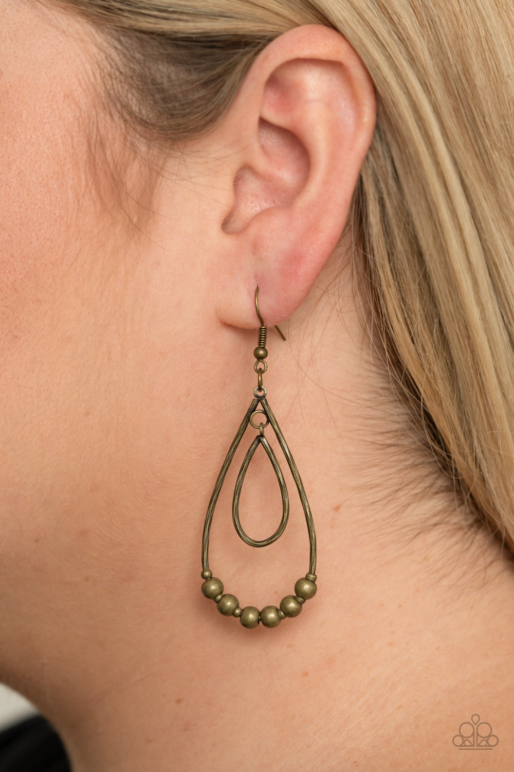 Paparazzi ♥ Artisanal Applique - Brass ♥  Earrings