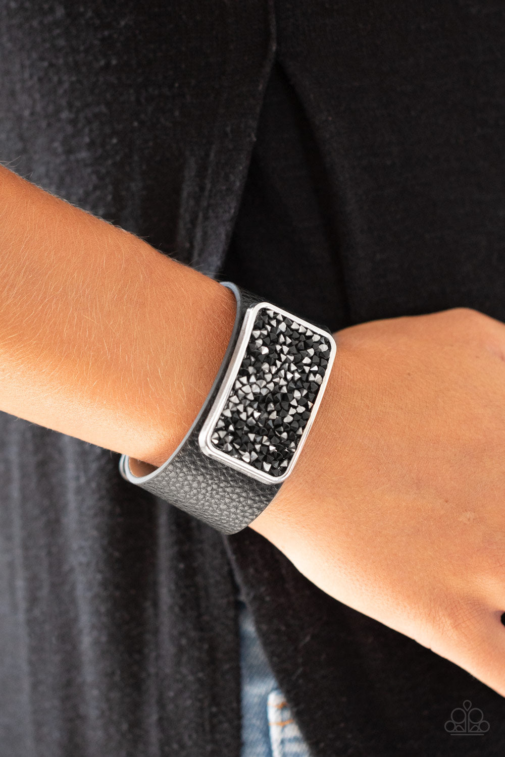 Paparazzi ♥ Interstellar Shimmer - Black ♥  Bracelet