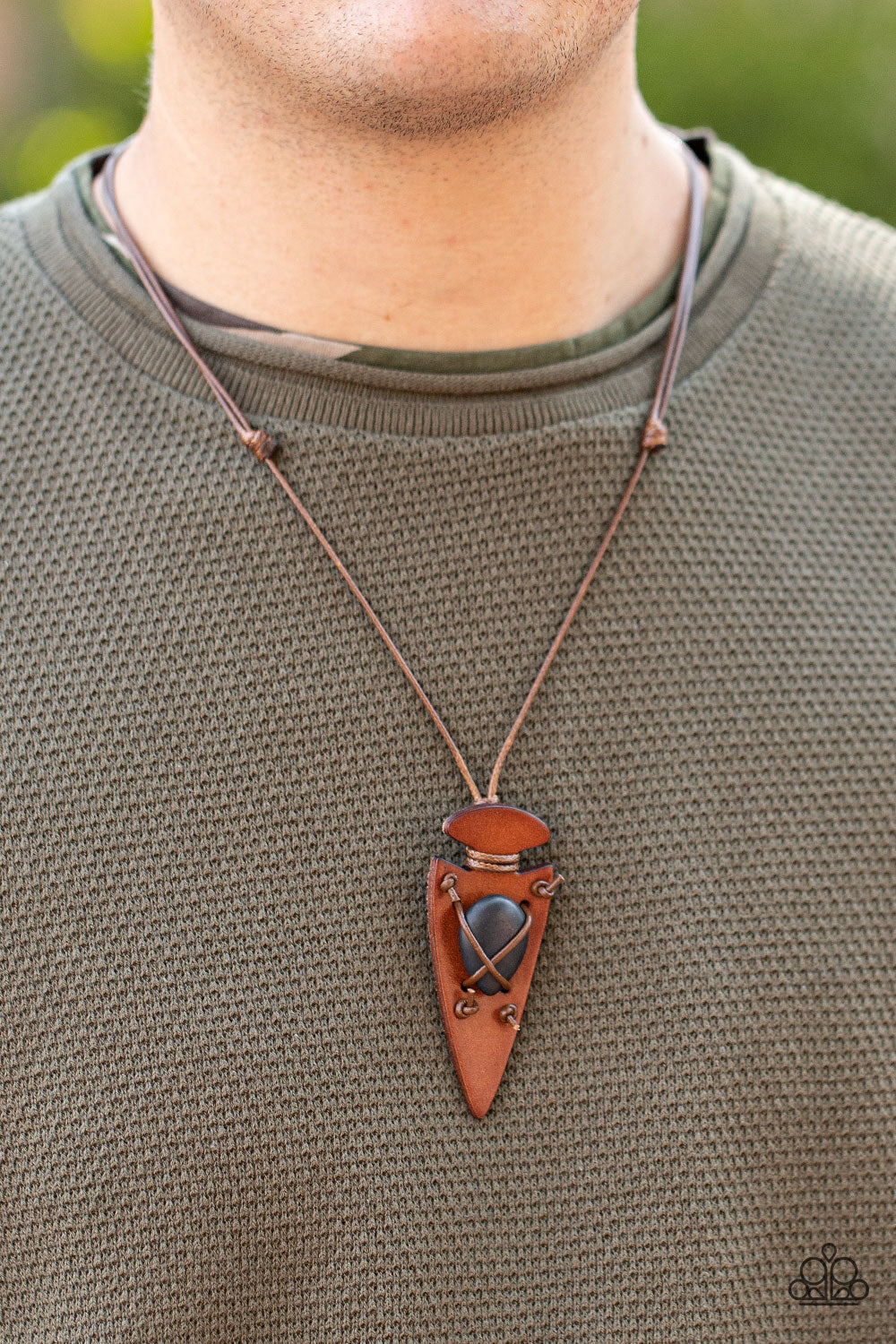 Paparazzi ♥ Hold Your ARROWHEAD Up High - Black ♥  Necklace