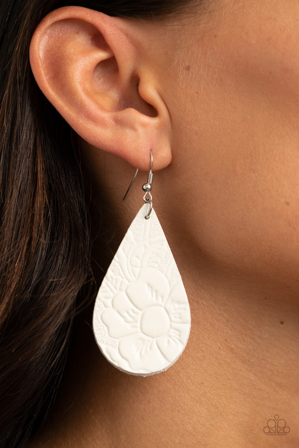Paparazzi ♥ Beach Garden - White ♥  Earrings