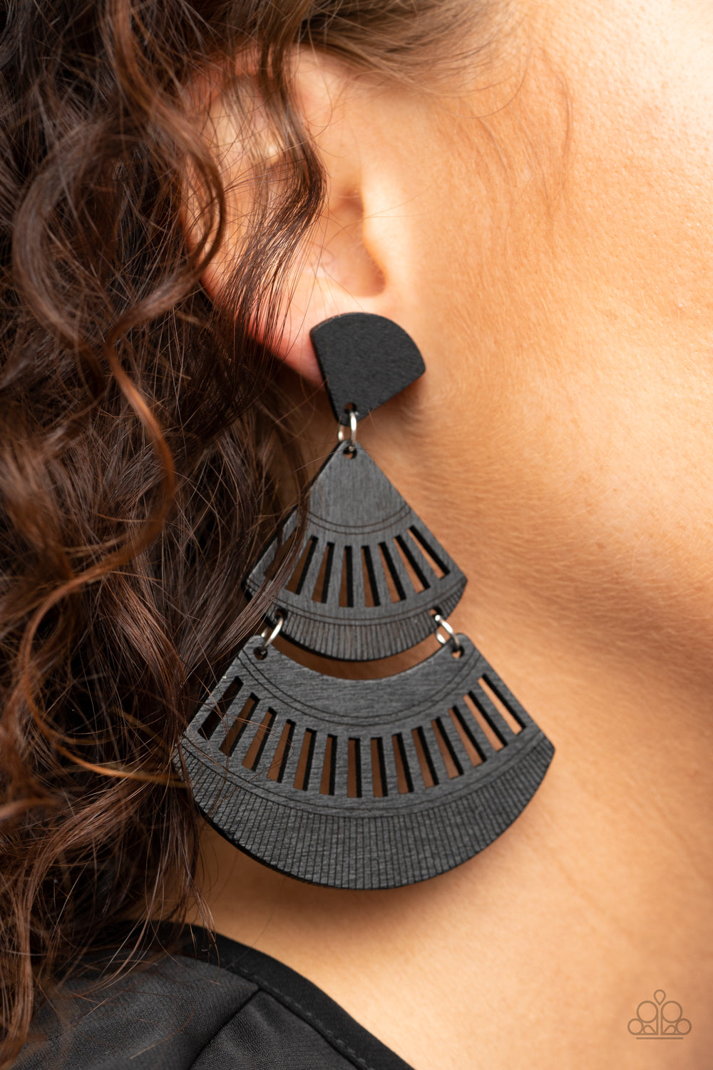 Paparazzi ♥ Oriental Oasis - Black ♥  Post Earrings