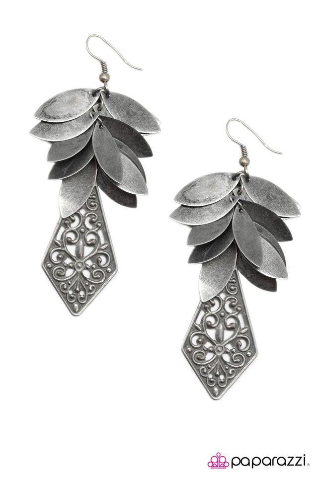Paparazzi ♥ Fountain Of Youth - Silver ♥ Earrings