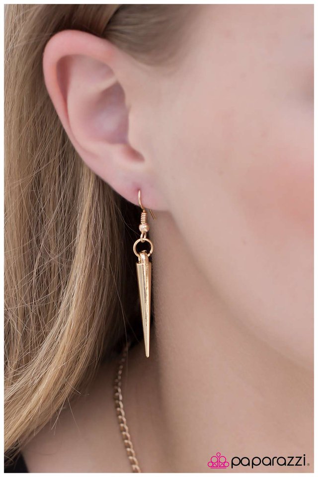 Paparazzi ♥ Fatal Attraction - Gold ♥ Necklace