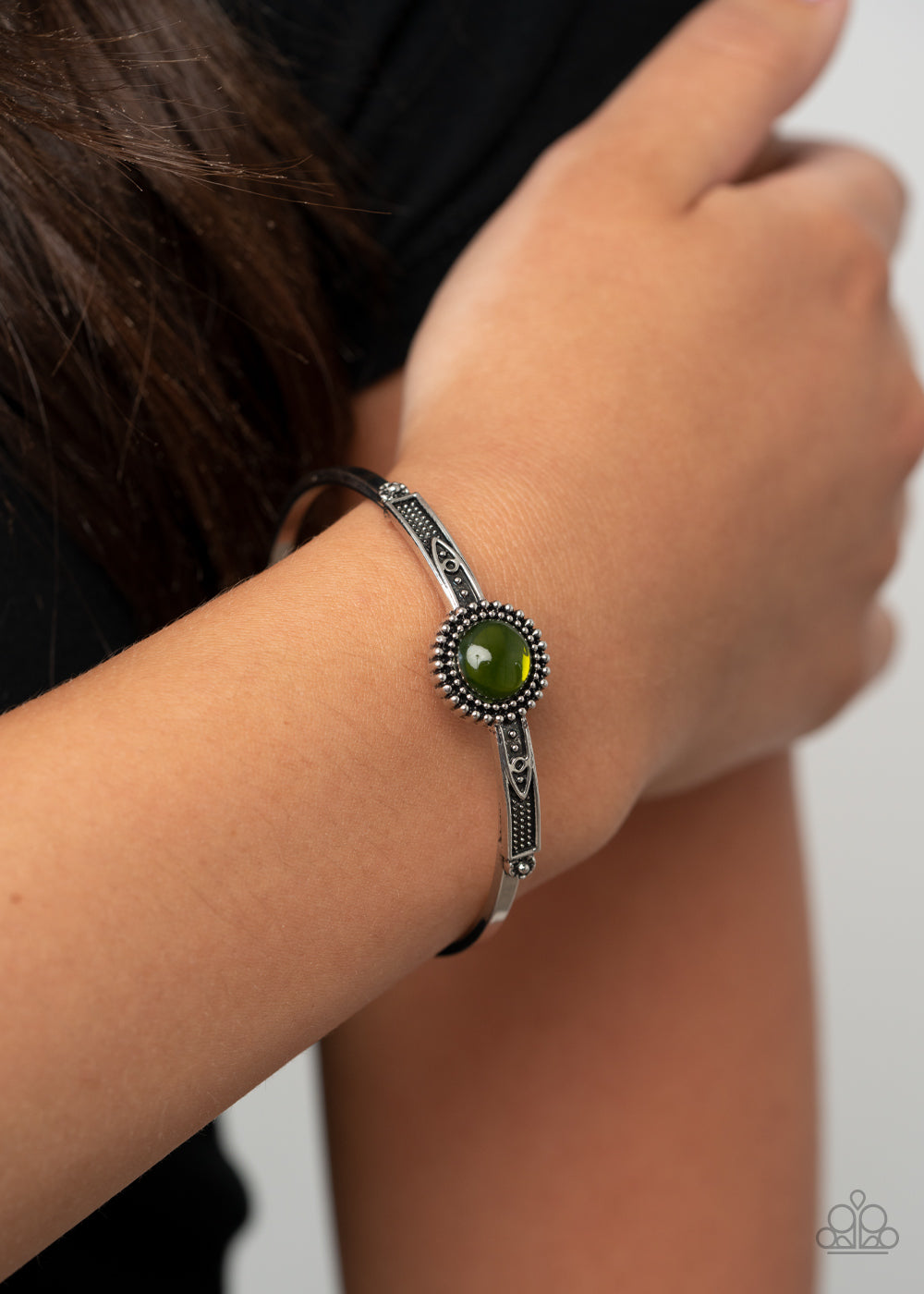 Paparazzi ♥ PIECE of Mind - Green ♥  Bracelet