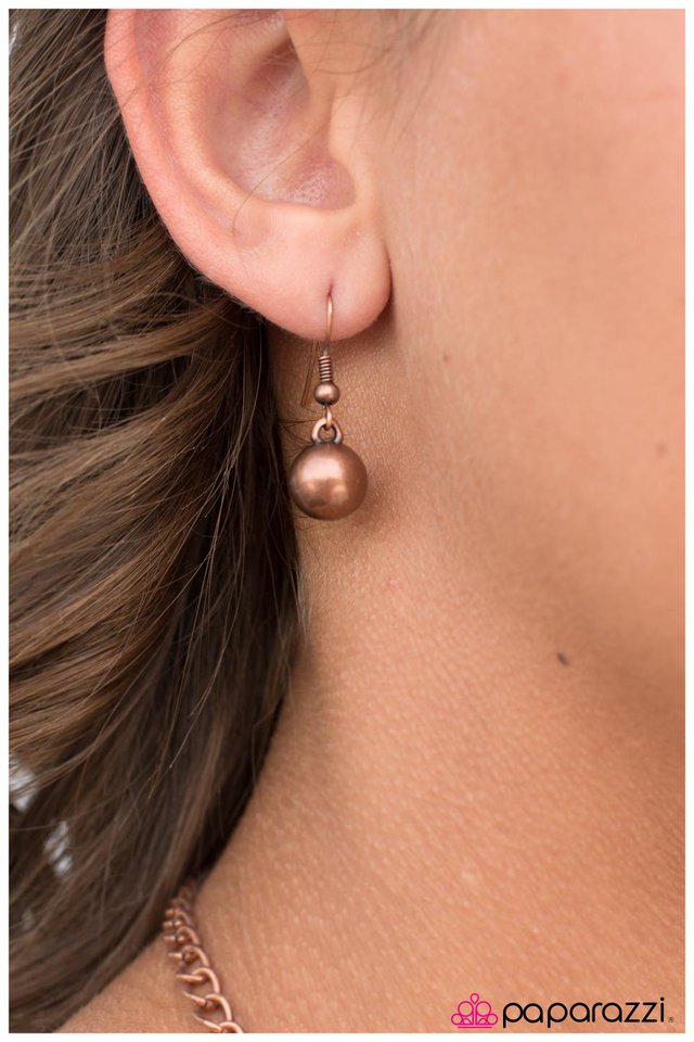 Paparazzi ♥ Fresh As A Daisy - Copper ♥ Necklace