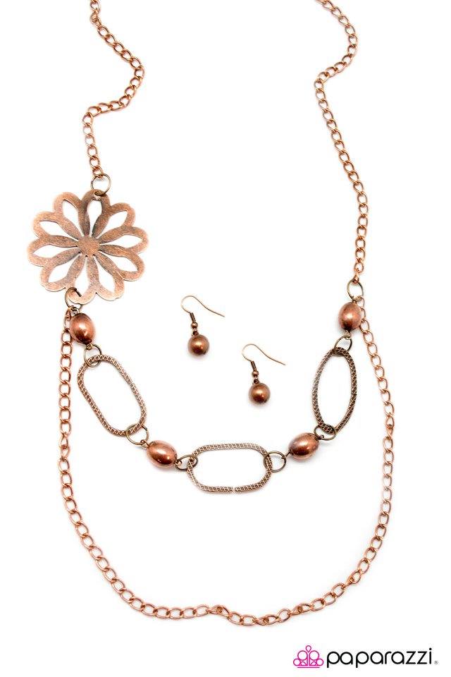 Paparazzi ♥ Fresh As A Daisy - Copper ♥ Necklace