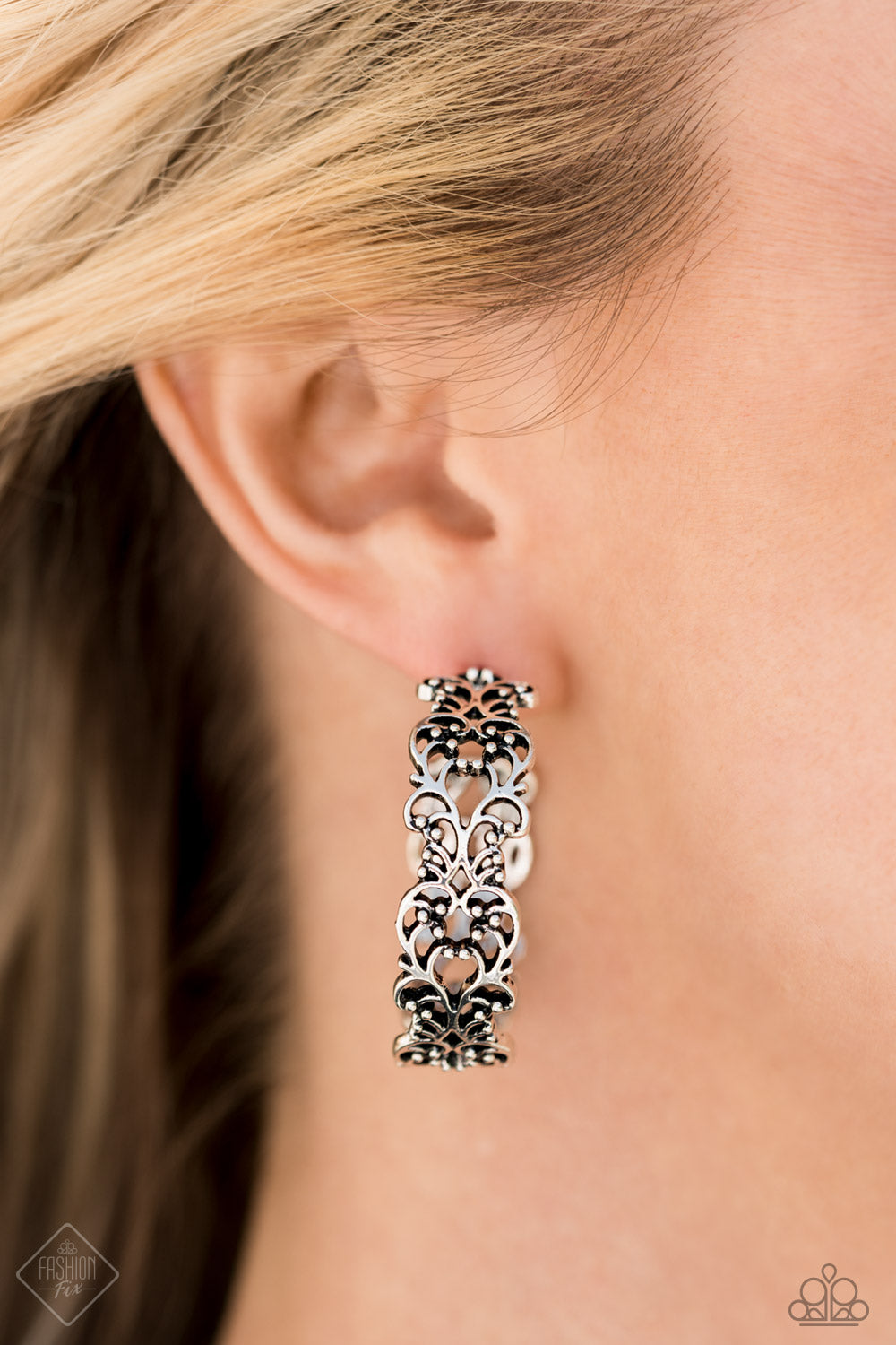 Paparazzi ♥ Laurel Wreaths - Silver ♥  Earrings