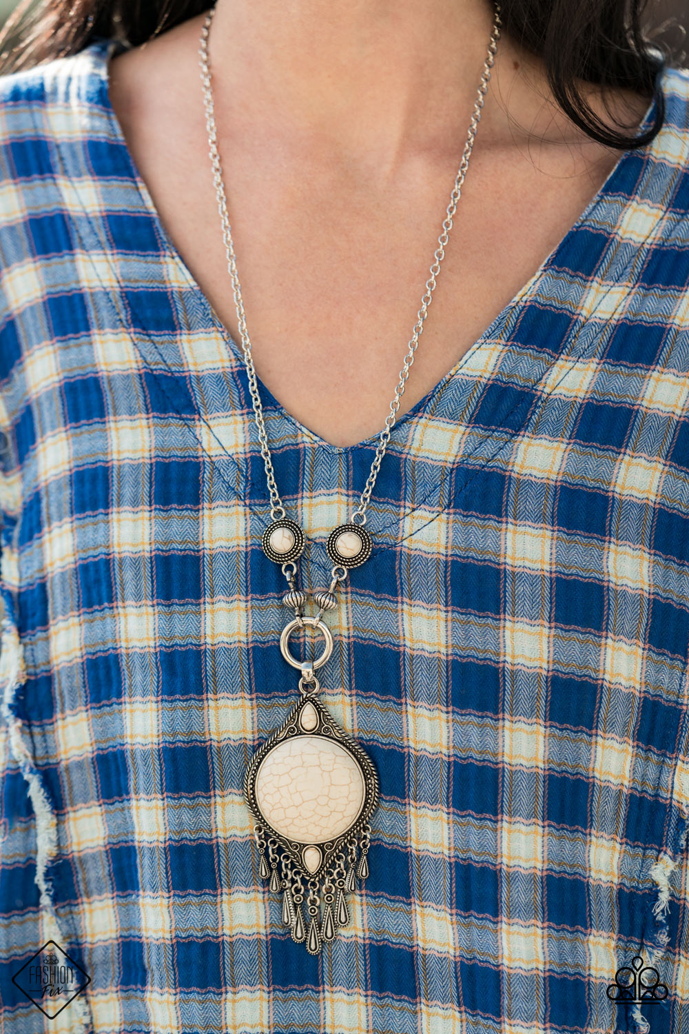 Paparazzi ♥ Majestic Mountaineer - White ♥  Necklace