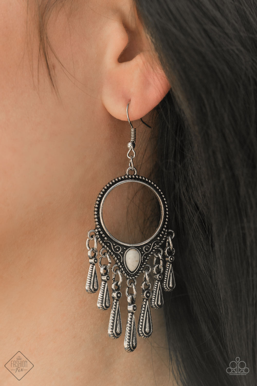 Paparazzi ♥ Ranger Rhythm - White ♥  Earrings