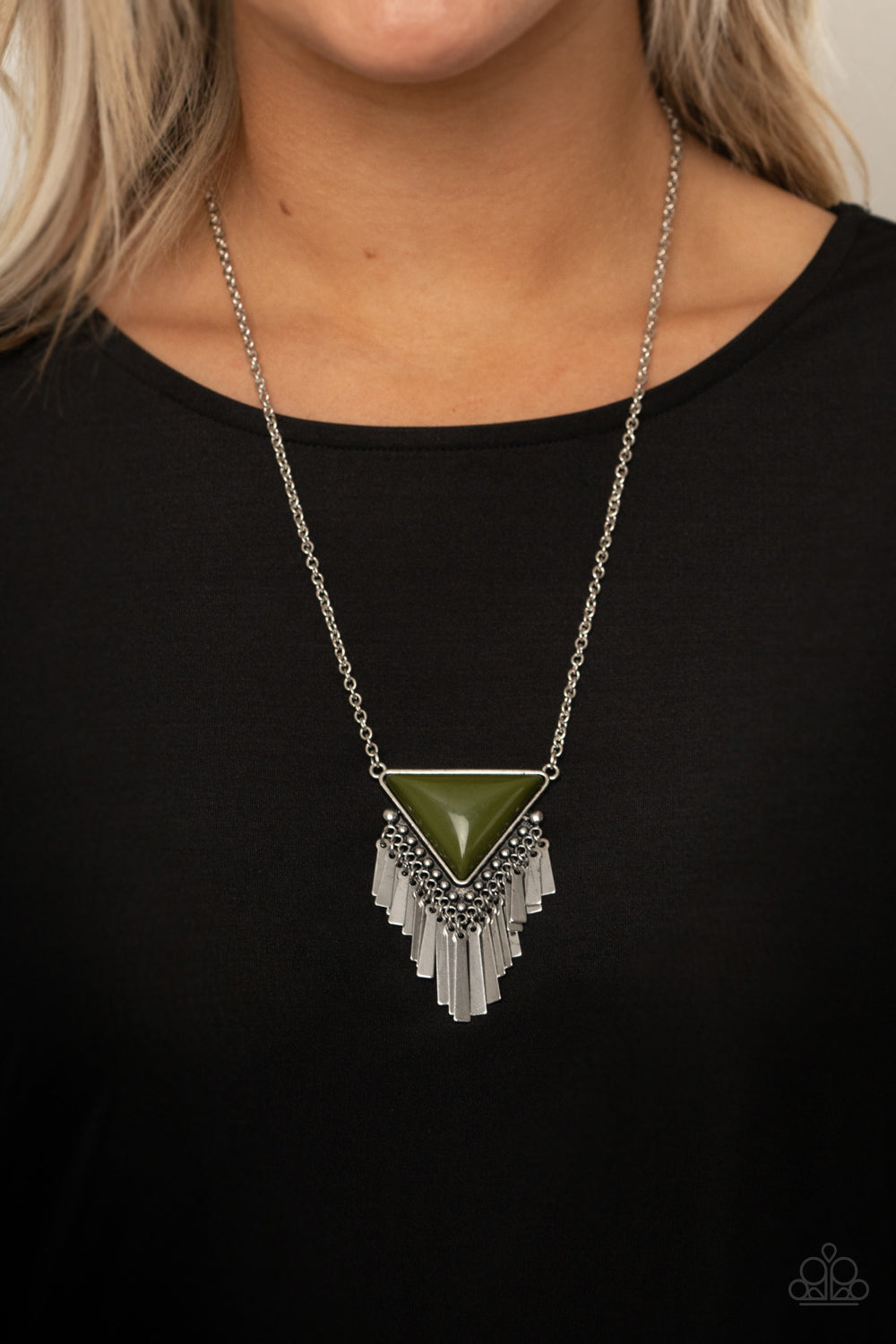 Paparazzi ♥ Badlands Bonanza - Green ♥  Necklace