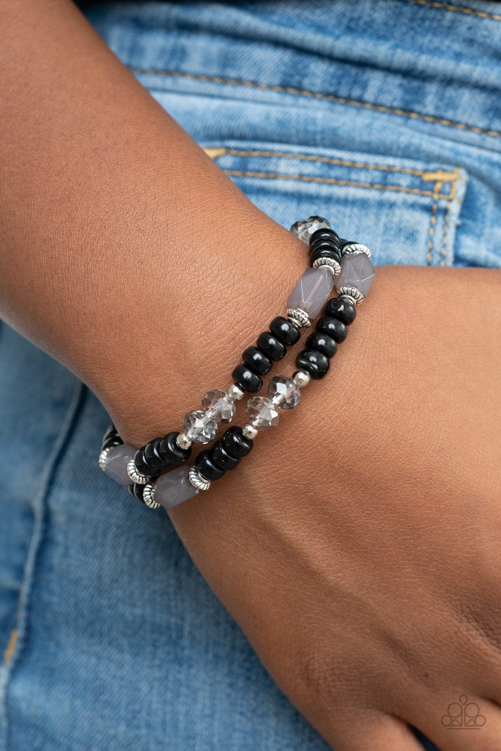 Paparazzi ♥ Delightfully Dainty - Black ♥  Bracelet