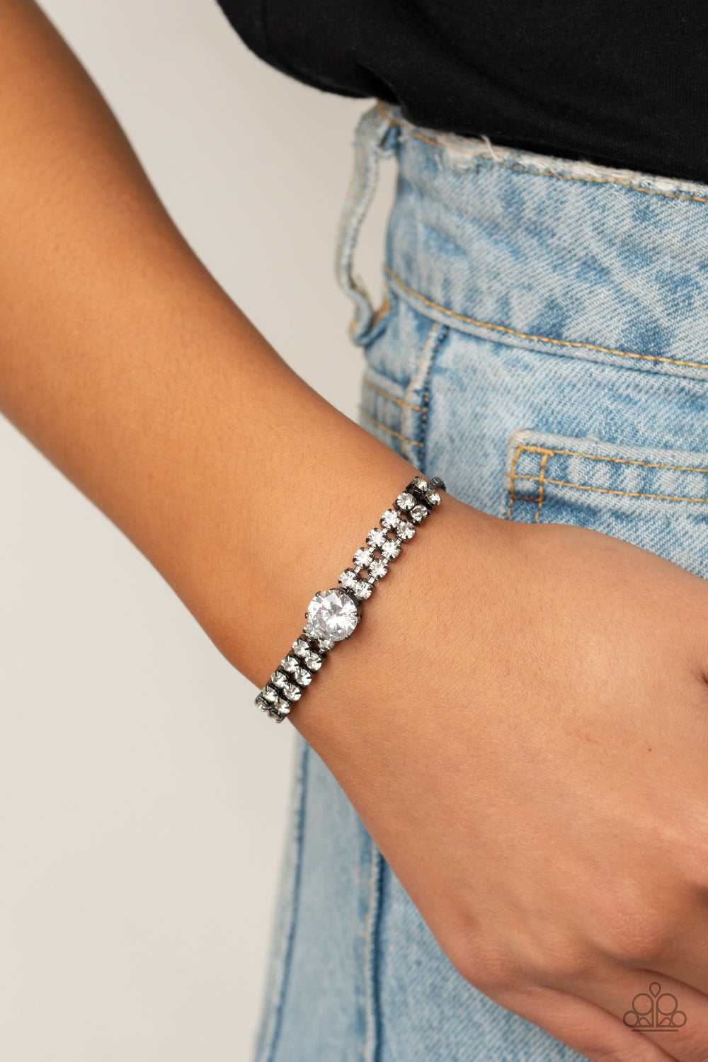 Paparazzi ♥ Gorgeously Glitzy - Black ♥  Bracelet