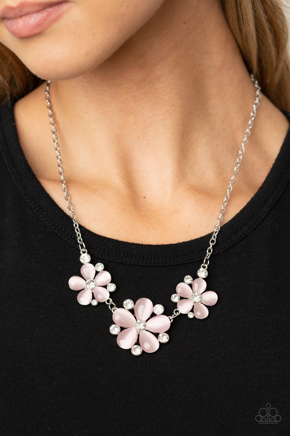 Paparazzi ♥ Effortlessly Efflorescent - Pink ♥  Necklace
