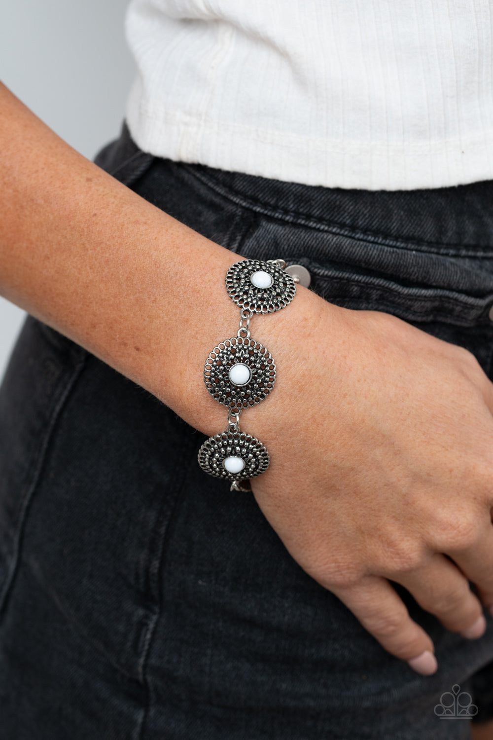 Paparazzi ♥ Mojave Mandalas - White ♥  Bracelet