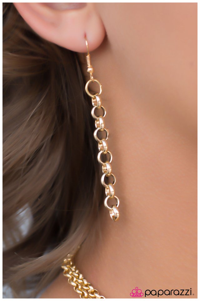 Paparazzi ♥ Firecracker - Gold ♥ Necklace