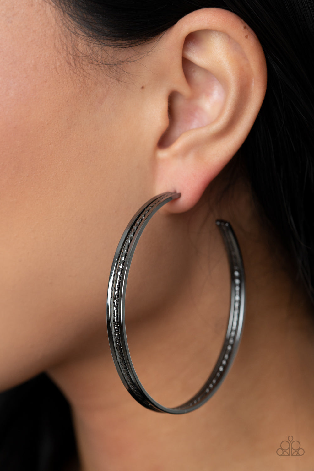 Paparazzi ♥ Midtown Marvel - Black ♥  Earrings