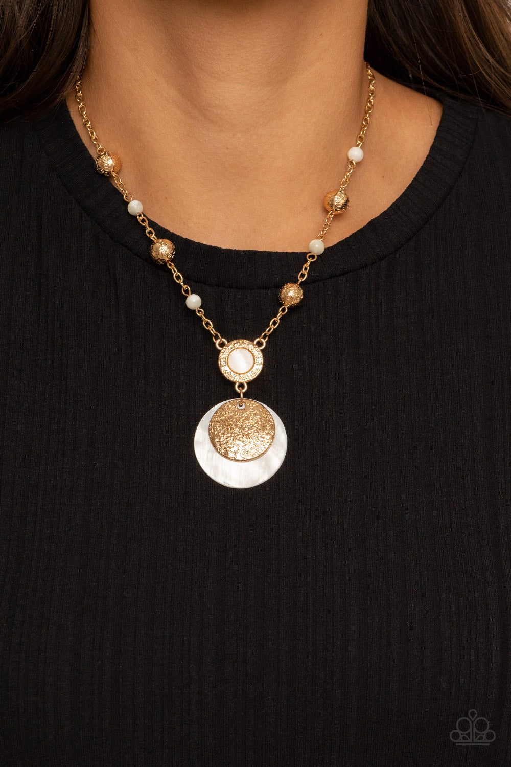 Paparazzi ♥ SEA The Sights - Gold ♥  Necklace