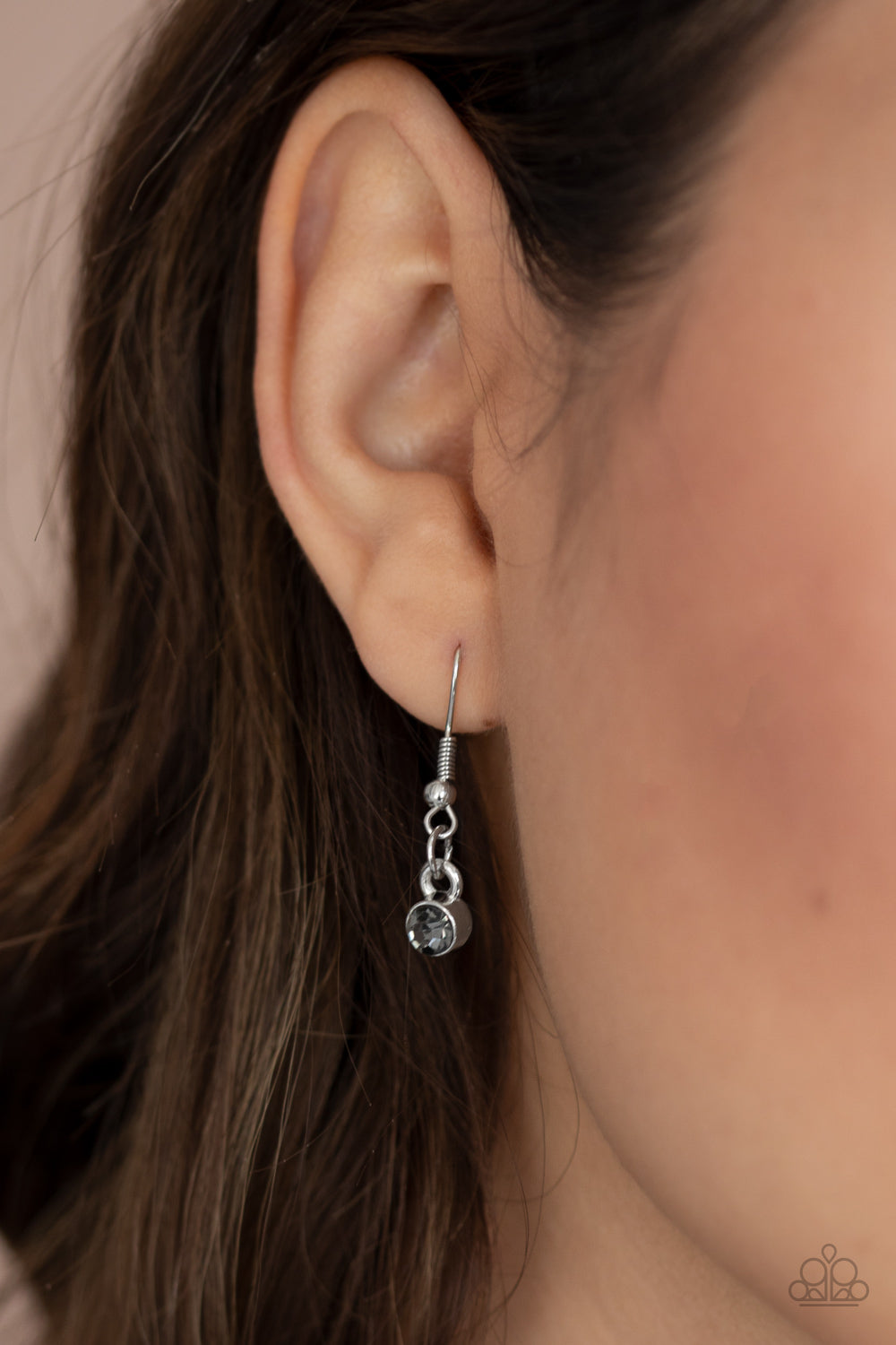 Paparazzi ♥ Girls Gotta Glow - Silver ♥  Necklace