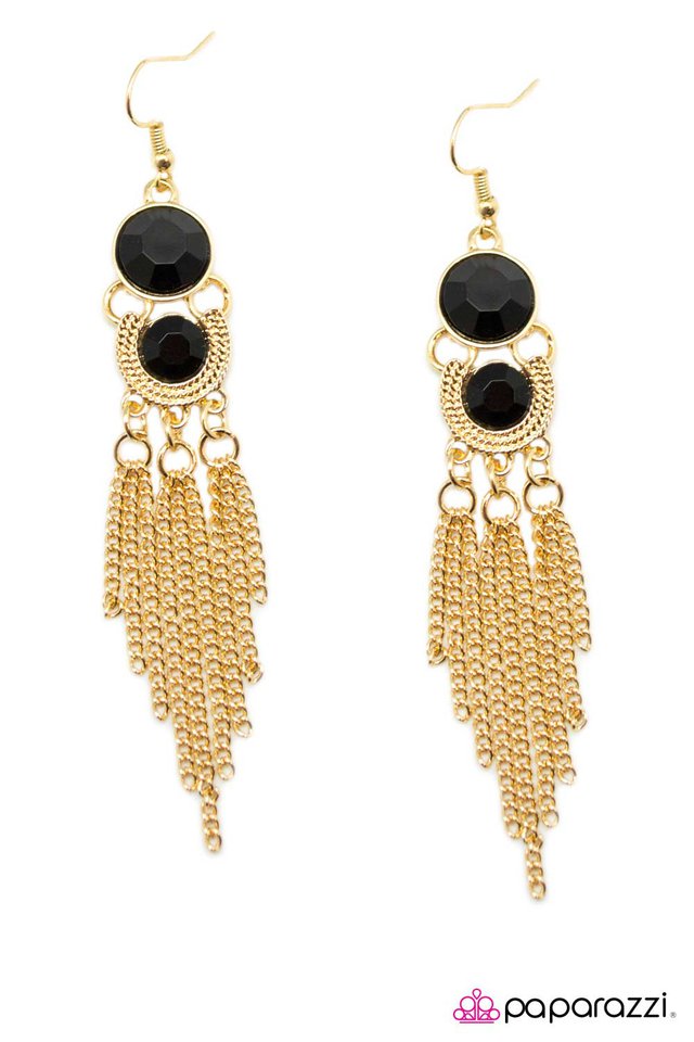 Paparazzi ♥ Going The Distance - Black ♥ Earrings