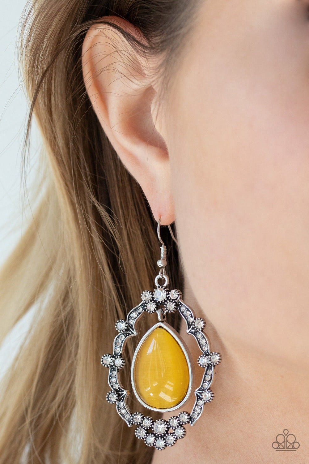 Paparazzi ♥ Icy Eden - Yellow ♥  Earrings