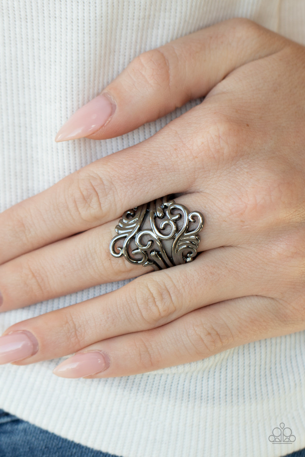 Paparazzi ♥ Voluptuous Vines - Black ♥  Ring