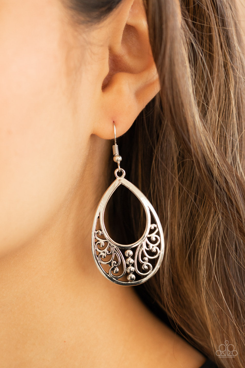 Paparazzi ♥ Stylish Serpentine - Silver ♥  Earrings