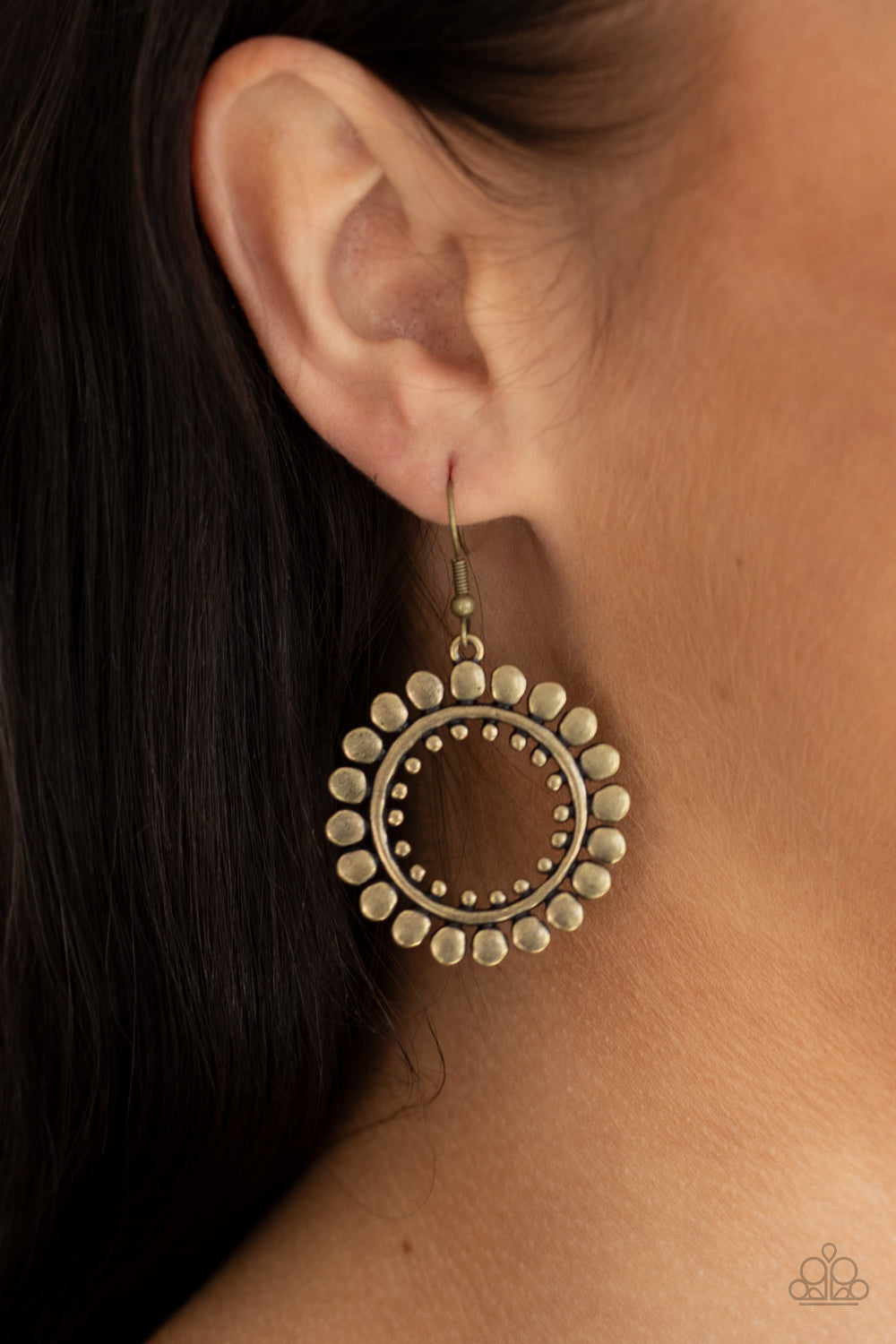 Paparazzi ♥ Radiating Radiance - Brass ♥  Earrings