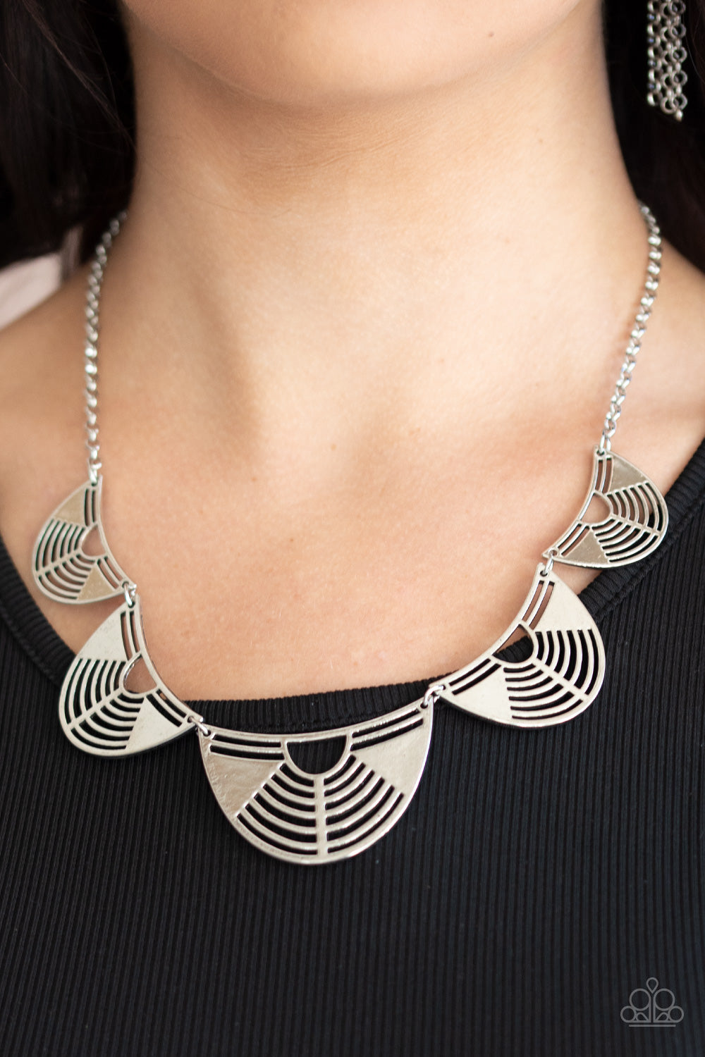 Paparazzi ♥ Record-Breaking Radiance - Silver ♥  Necklace