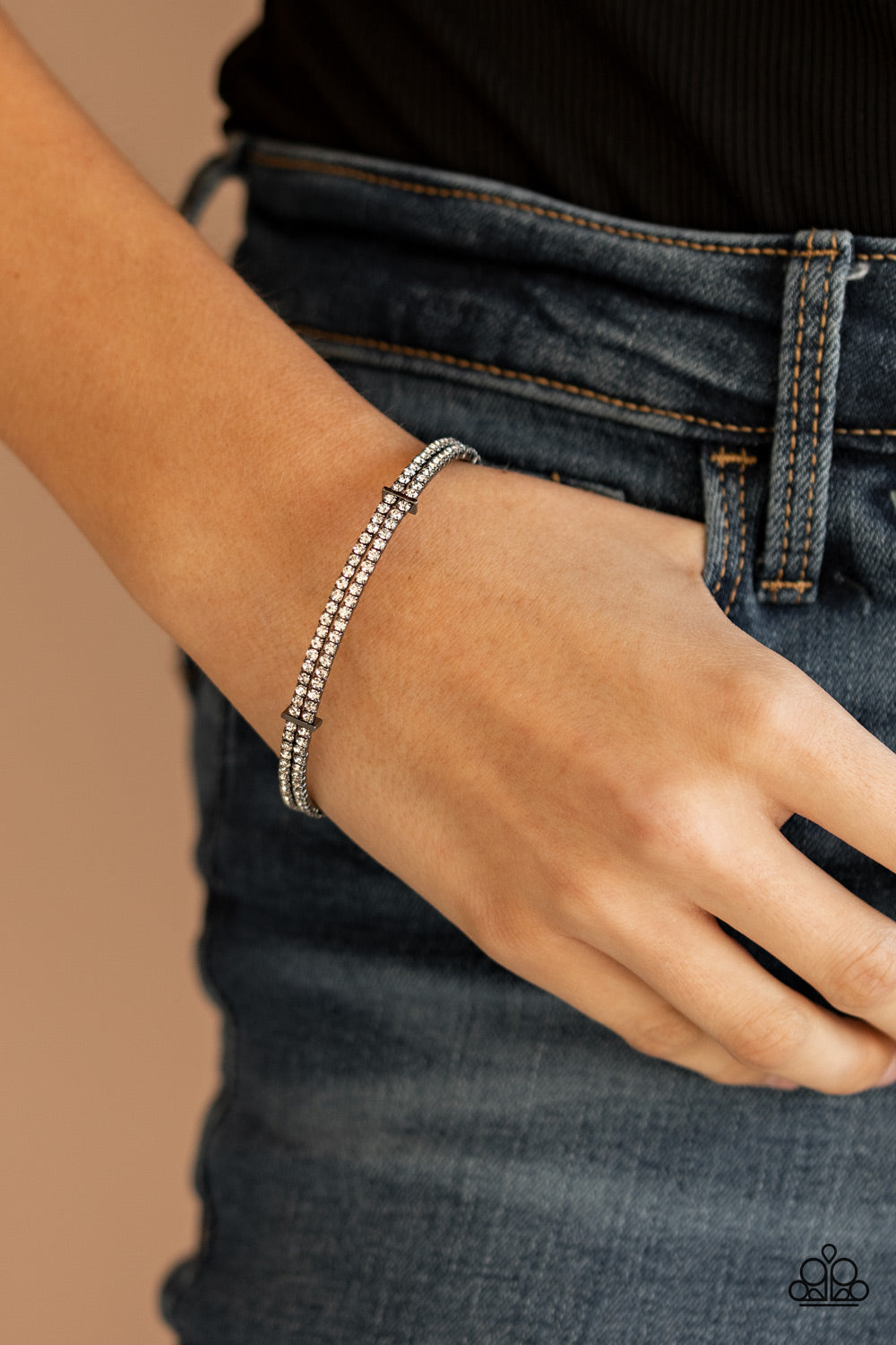 Paparazzi ♥ Standout Opulence - Black ♥  Bracelet