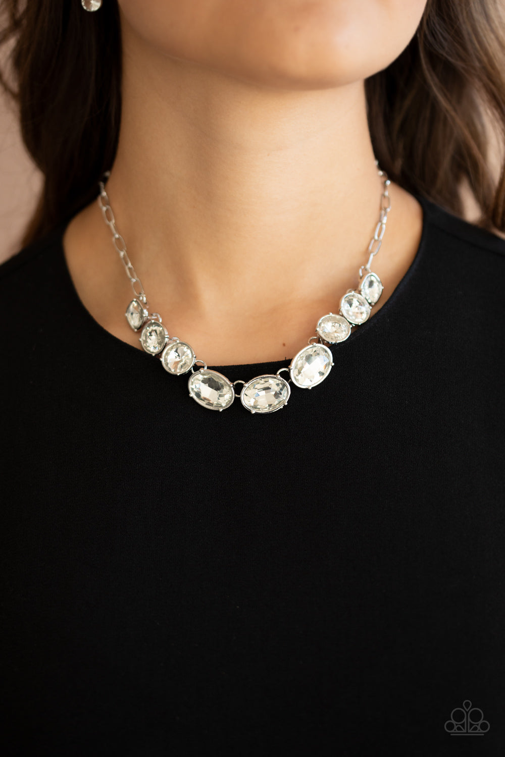 Paparazzi ♥ Gorgeously Glacial - White ♥  Necklace