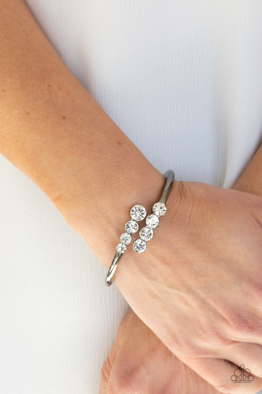 Paparazzi ♥ Defying Dazzle - Black ♥  Bracelet