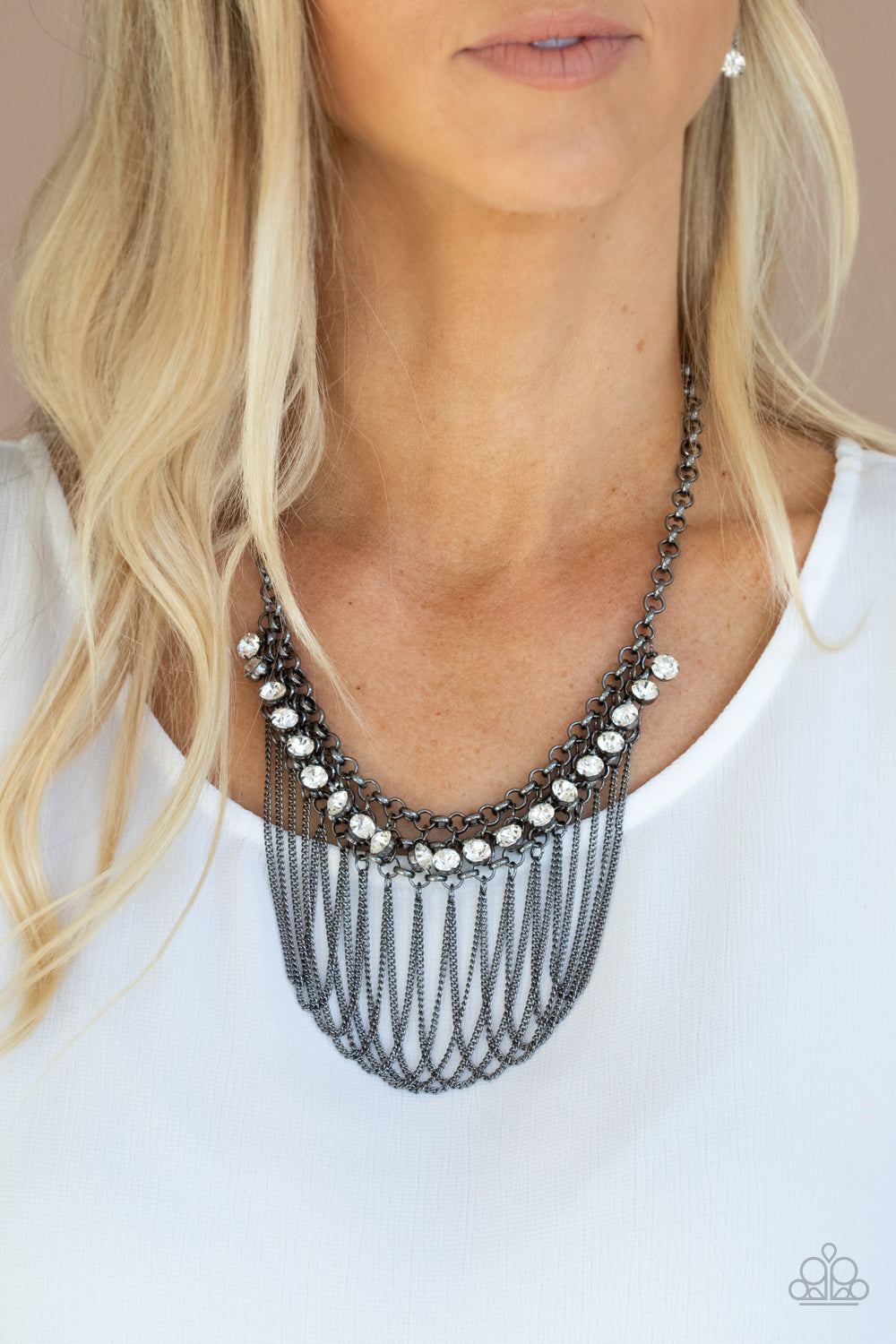 Paparazzi ♥ Flaunt Your Fringe - Black ♥  Necklace