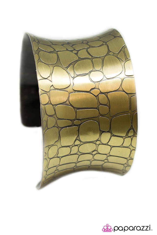 Paparazzi ♥ Killer Croc - Brass ♥ Bracelet