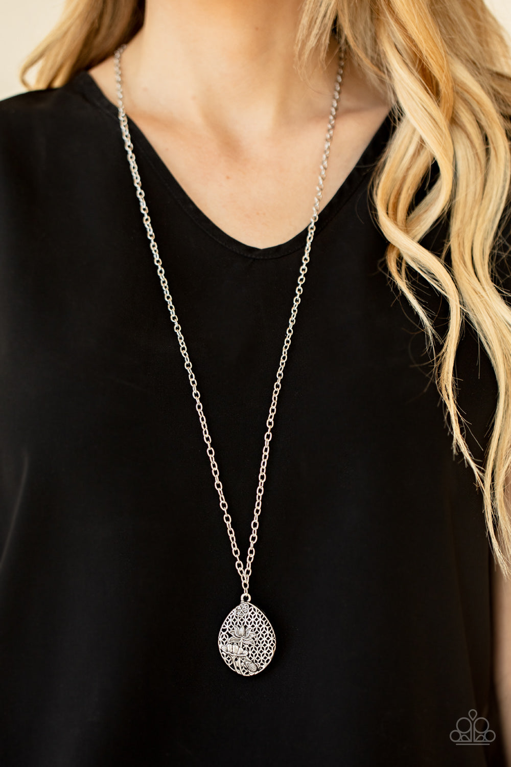 Paparazzi ♥ Wearable Wildflowers - Silver ♥  Necklace