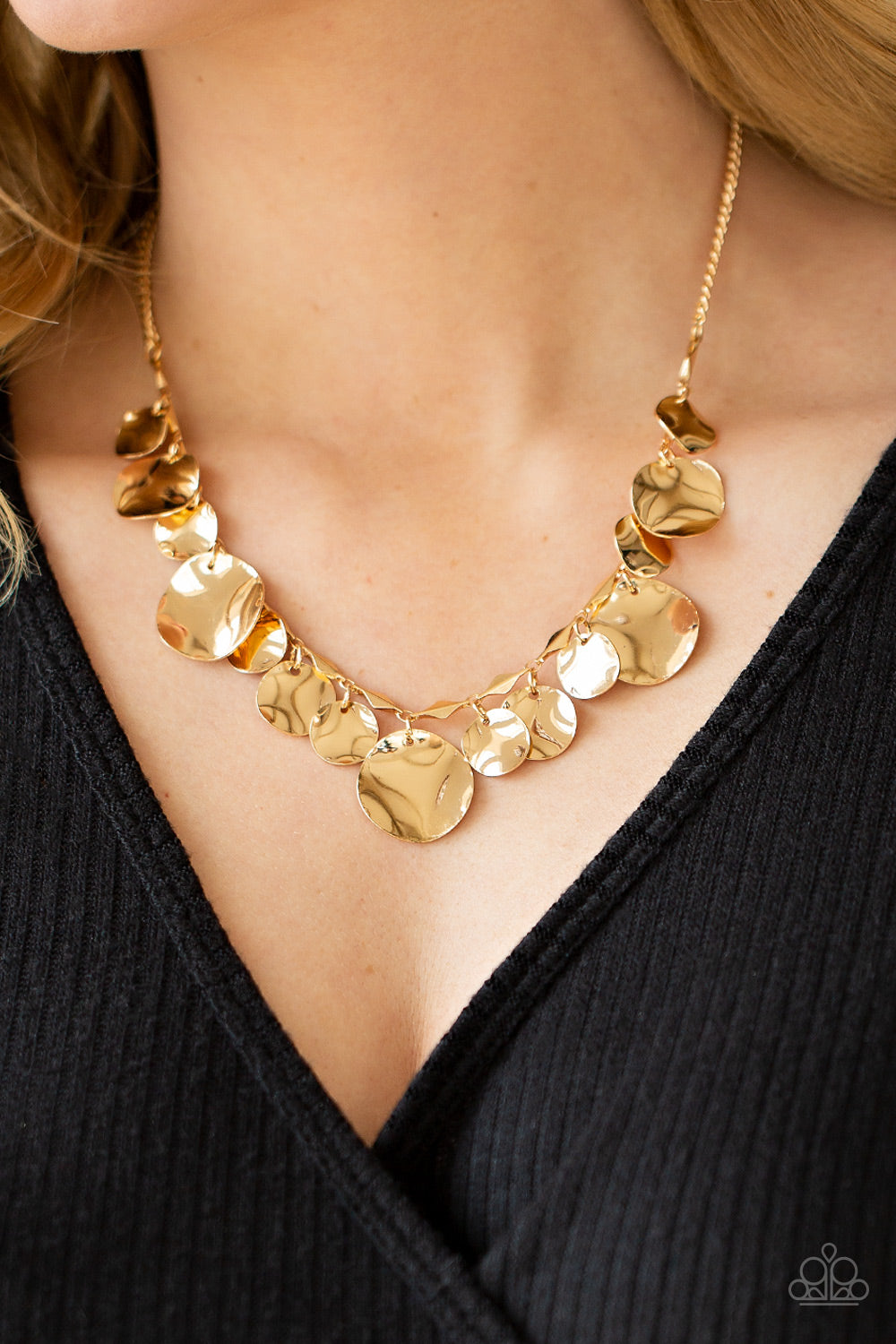 Paparazzi ♥ GLISTEN Closely - Gold ♥  Necklace
