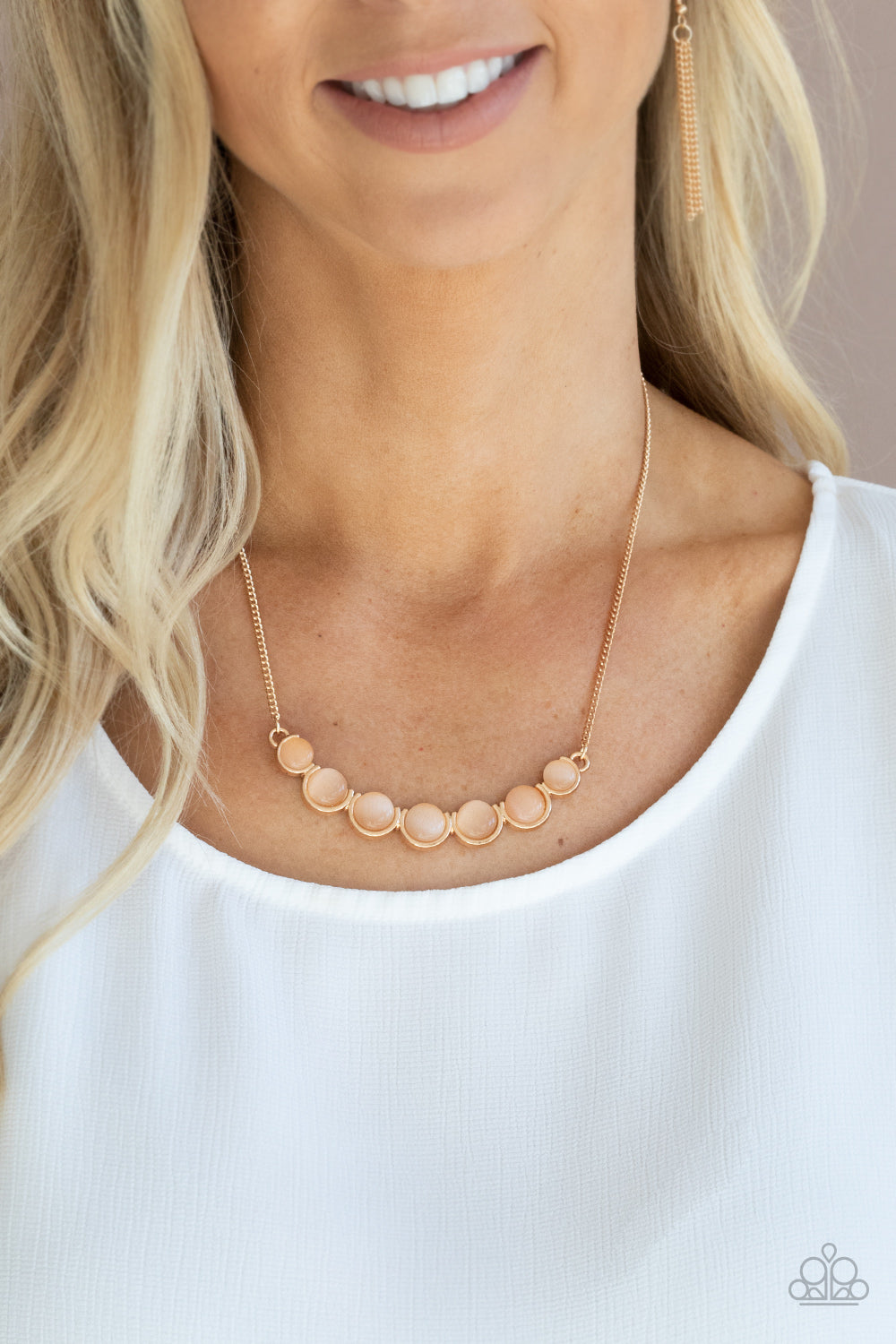 Paparazzi ♥ Serenely Scalloped - Gold ♥  Necklace