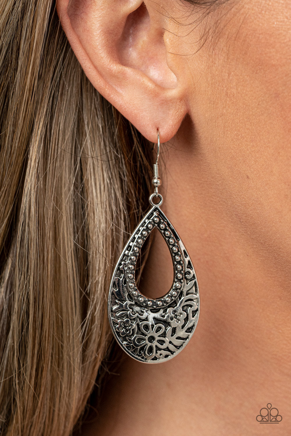 Paparazzi ♥ Organically Opulent - Silver ♥  Earrings