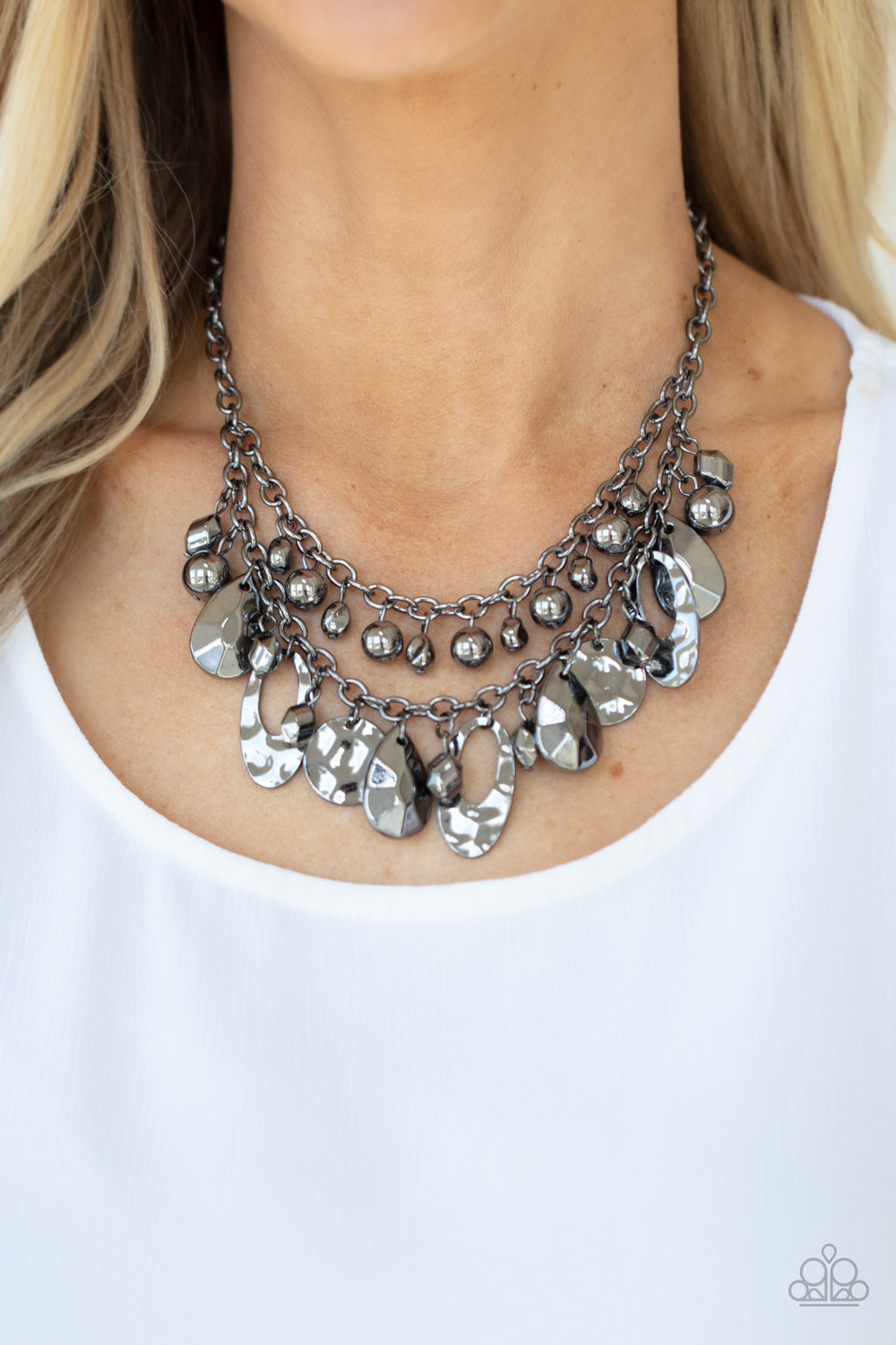Paparazzi ♥ Extra Exhilarating - Black ♥  Necklace