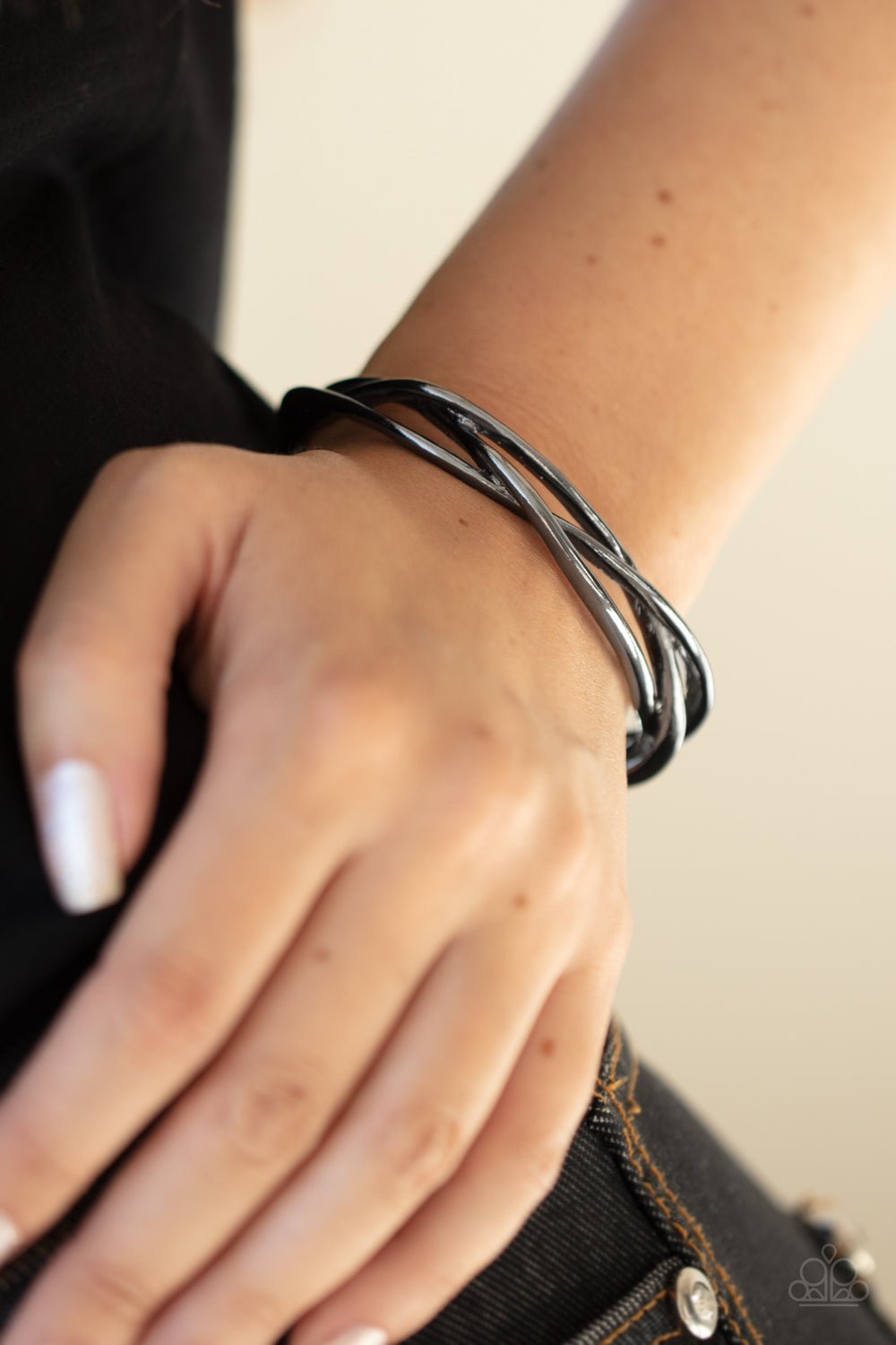 Paparazzi ♥ PLAIT Tectonics - Black ♥  Bracelet