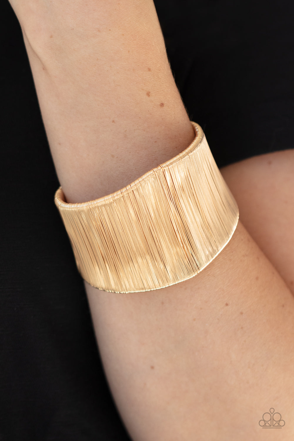 Paparazzi ♥ Hot Wired Wonder - Gold ♥  Bracelet