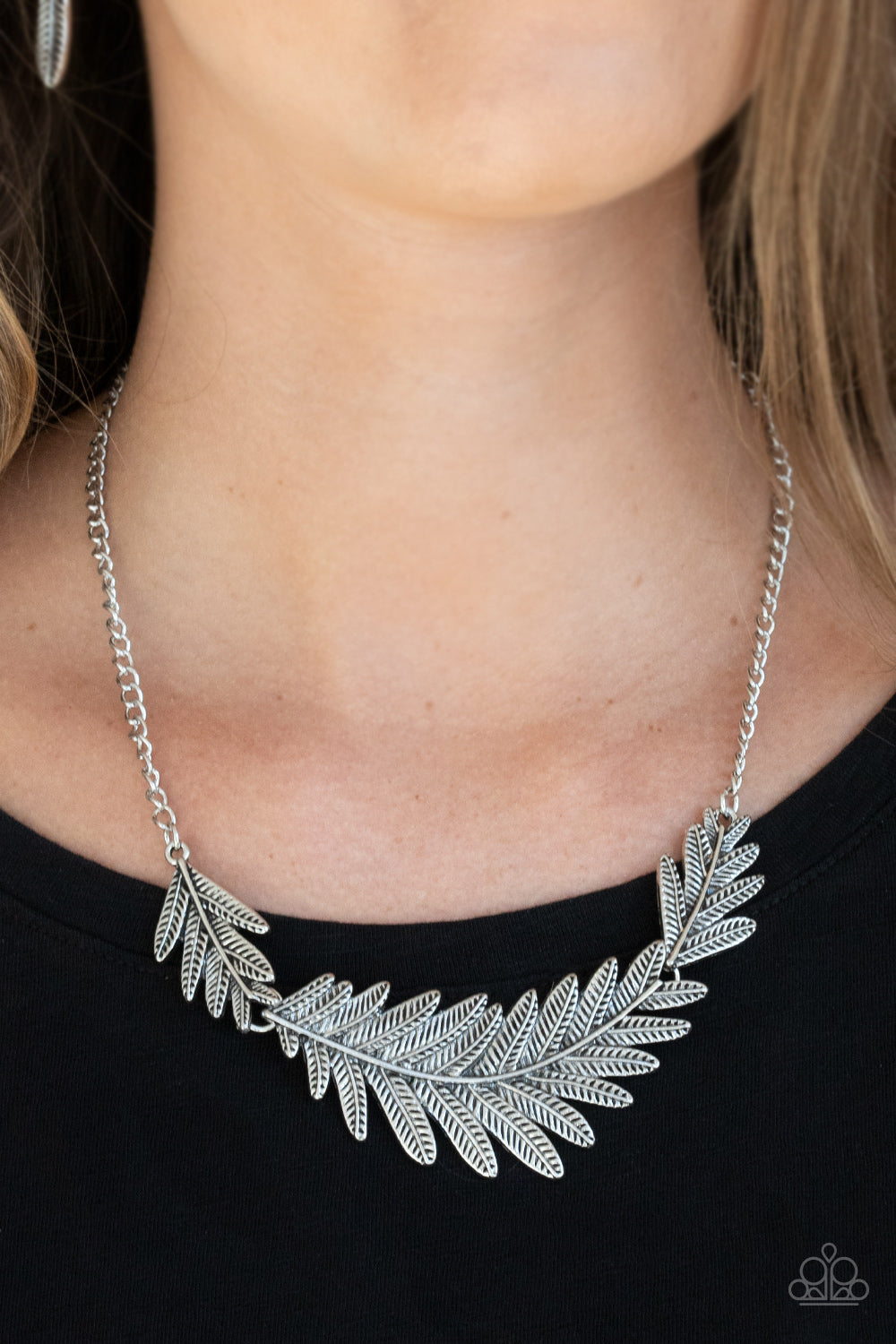 Paparazzi ♥ Queen of the QUILL - Silver ♥  Necklace