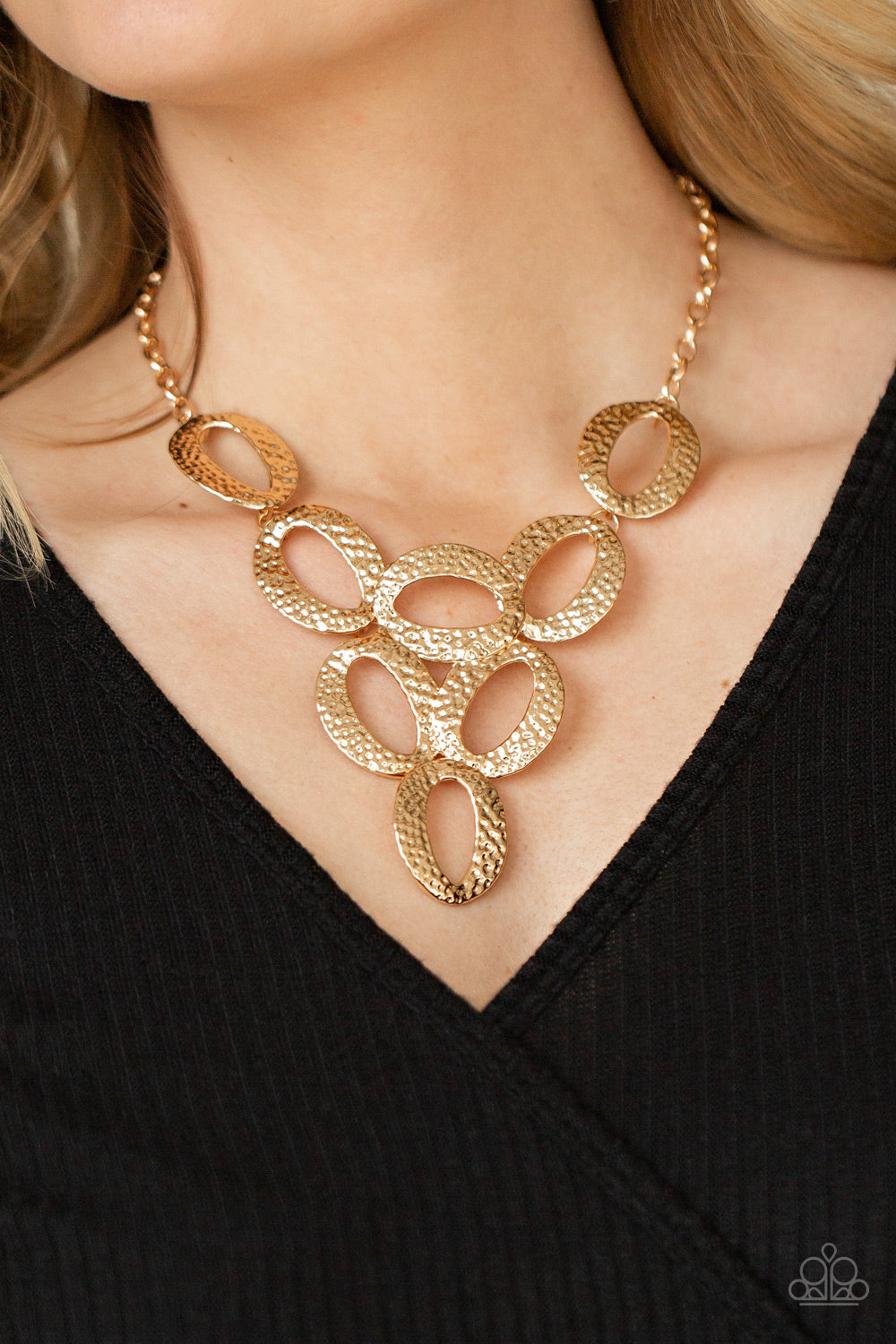 Paparazzi ♥ OVAL The Limit - Gold ♥  Necklace